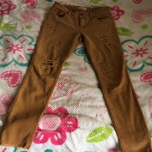 Khaki colored skinny jeans